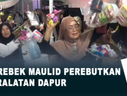 Gerebek Maulid Perebutkan Peralatan Dapur