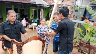 DPRD Fraksi Gerindra Turun Langsung Salurkan Bantuan untuk Korban Banjir