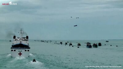 Presiden Prabowo Ikut Berlayar Saksikan Parade Kapal Perang TNI AL