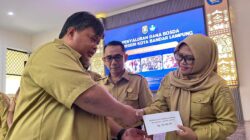 Pemkot Salurkan BOSDA Untuk Seluruh Siswa SMPN di Bandar Lampung
