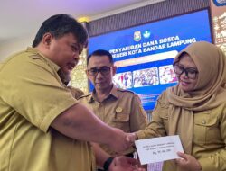 Pemkot Salurkan BOSDA Untuk Seluruh Siswa SMPN di Bandar Lampung