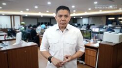 Seskab Teddy Jawab Kritik Dino soal Frekuensi Kunjungan Luar Negeri Prabowo