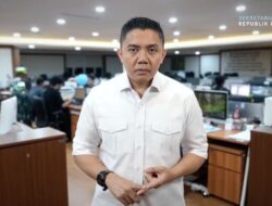 Seskab Teddy Jawab Kritik Dino soal Frekuensi Kunjungan Luar Negeri Prabowo