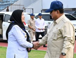 Bunda Eva Sambut Langsung Kedatangan Presiden Prabowo di Lampung