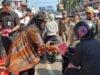 Sambut Hari Kemerdekaan, Eva Dwiana Bagikan 10 Ribu Bendera Merah Putih ke Warga